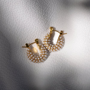 Pearl donut oorbellen goud