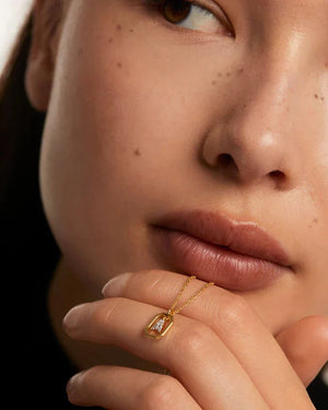 Essante™ Initial Ketting